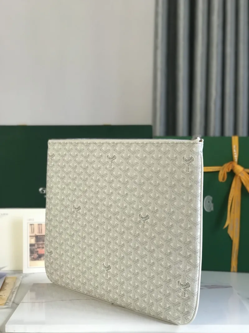 Alternative view of Goyard White Clutch Bag 83