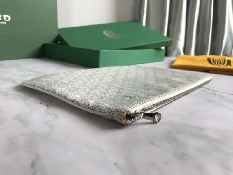 Goyard White Zip Clutch Bag - Image 3