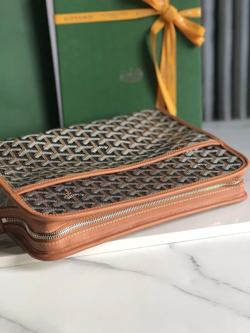 Goyard Black and Tan Clutch Bag - Image 5