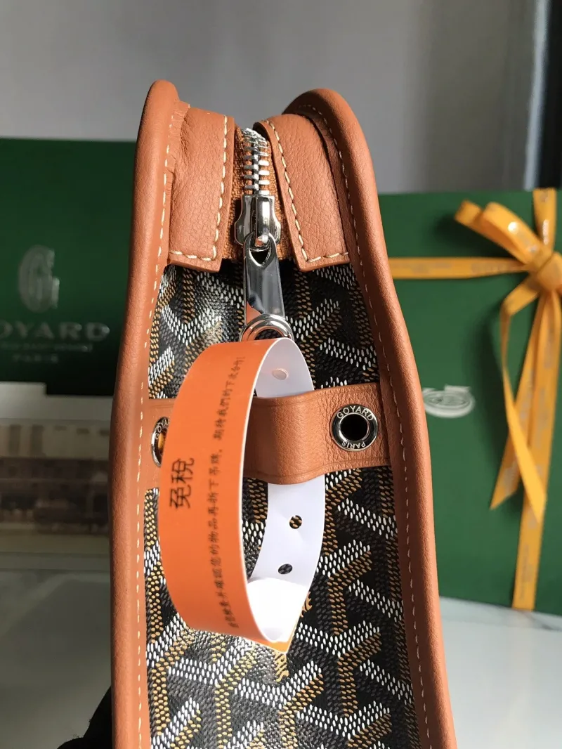 Goyard Black and Tan Clutch Bag - Image 6