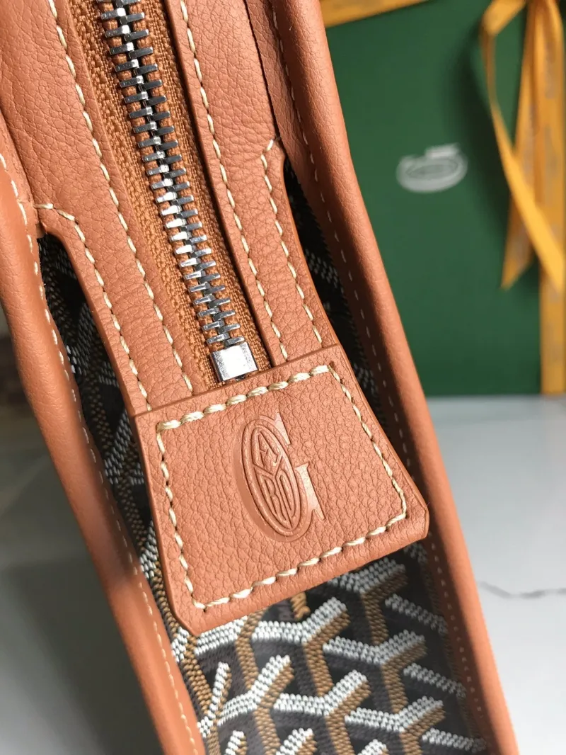 Goyard Black and Tan Clutch Bag - Image 7