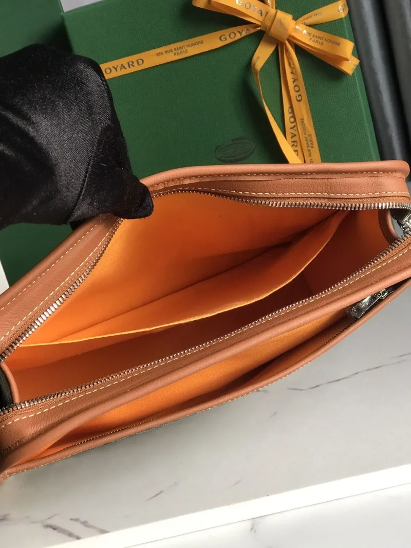 Goyard Black and Tan Clutch Bag - Image 8