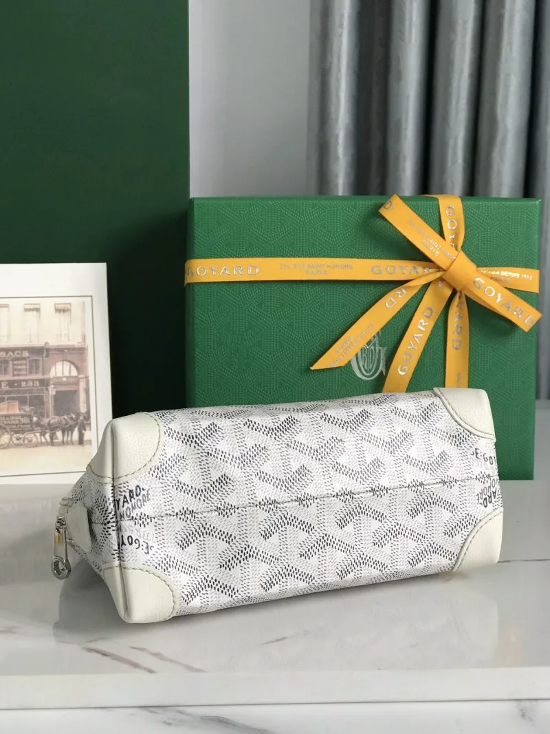 Goyard White Clutch Bag Model 230 - Image 4