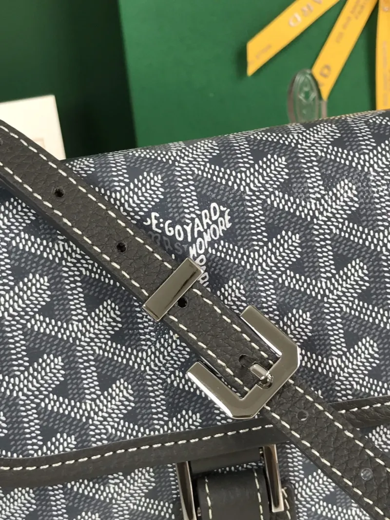 Goyard Gray Crossbody Messenger Bag Size 25 - Image 4