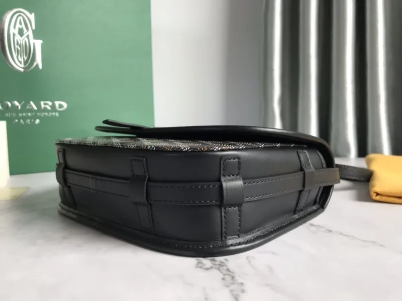 Goyard Black Crossbody Saddle Bag - Image 4