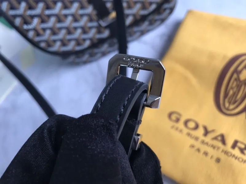 Goyard Black Crossbody Saddle Bag - Image 8