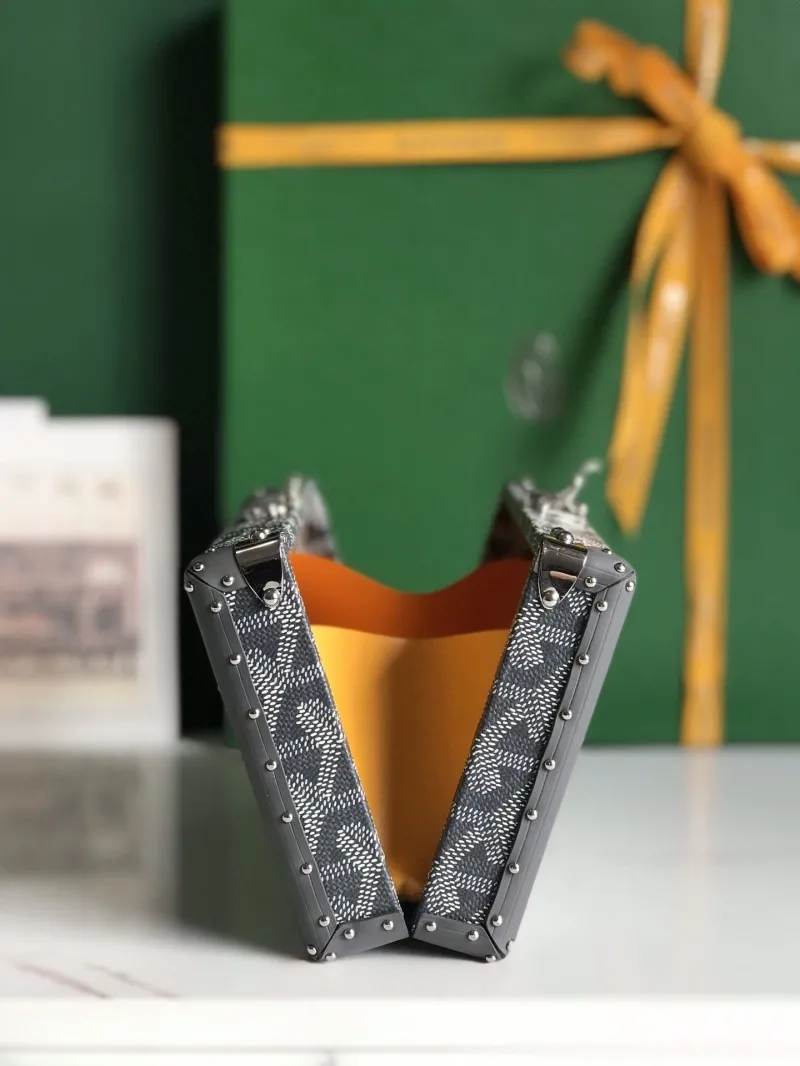 Goyard Gray Crossbody Box Bag - Image 8