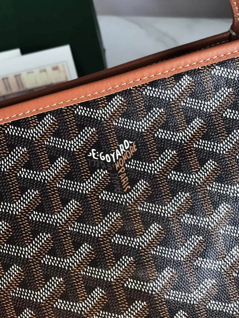 Goyard Black Tote Bag with Tan Leather Trim - Image 4