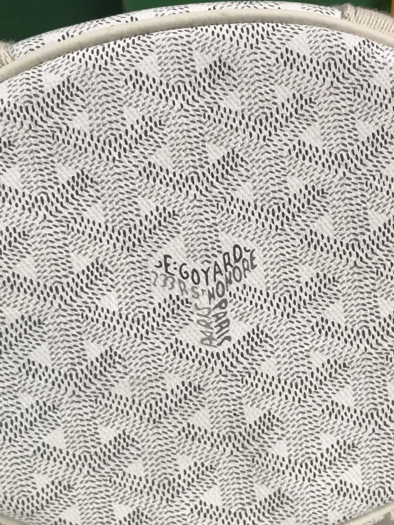 Goyard White Bucket Tote Bag - Image 5