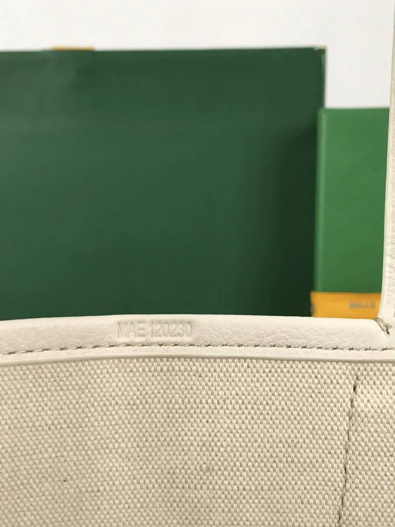 Goyard White Bucket Tote Bag - Image 6