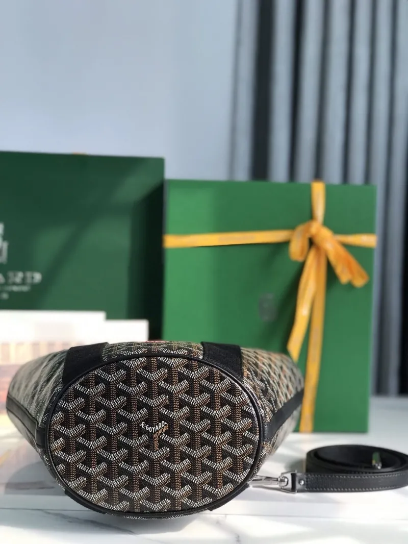 Goyard Black Bucket Handbag with Shoulder Strap - Image 4