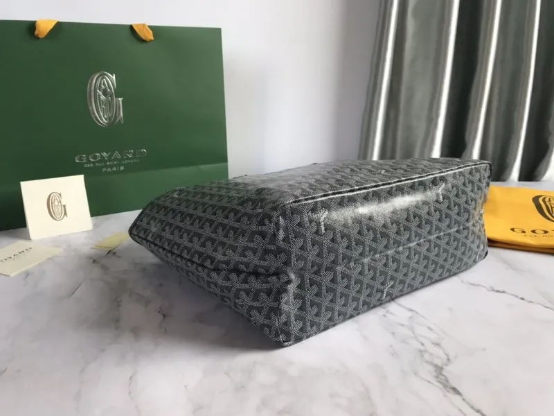 Goyard Gray Tote Bag with Pouch - Image 4