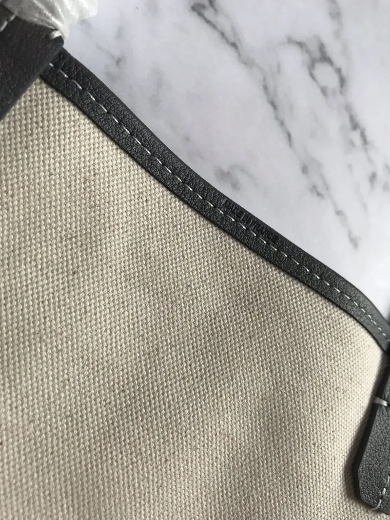 Goyard Gray Tote Bag with Pouch - Image 8