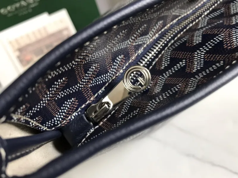 Goyard Navy Tote Bag for Shopping - Image 5