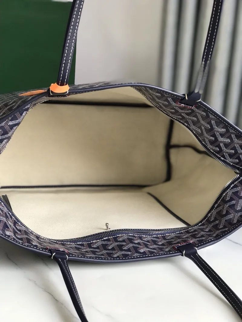 Goyard Navy Tote Bag for Shopping - Image 7