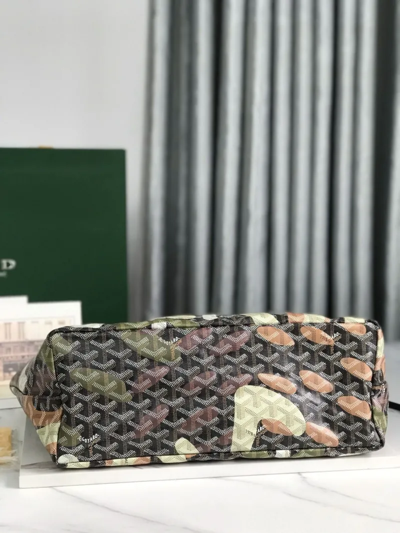 Goyard Camouflage Tote Bag with Small Pouch - Image 5