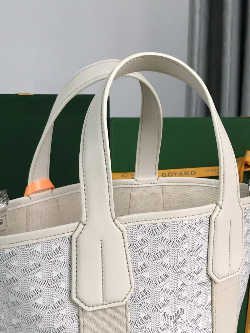 Goyard White Bucket Handbag with Shoulder Strap - Image 5