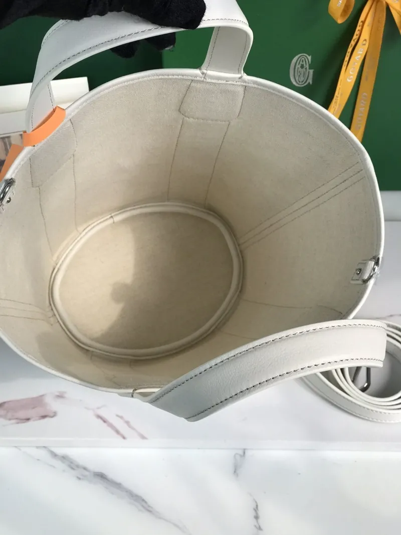Goyard White Bucket Handbag with Shoulder Strap - Image 9