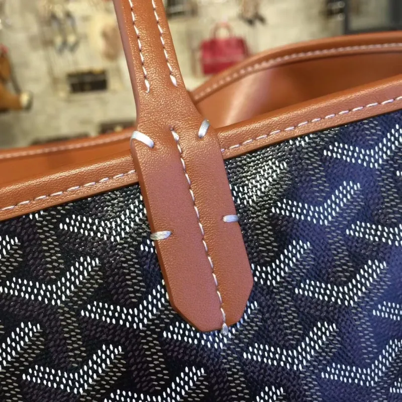 Goyard Black Tote Bag with Pouch - Image 7