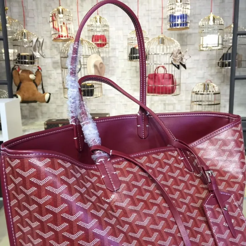 Goyard Burgundy Tote Bag with Pouch - Image 7