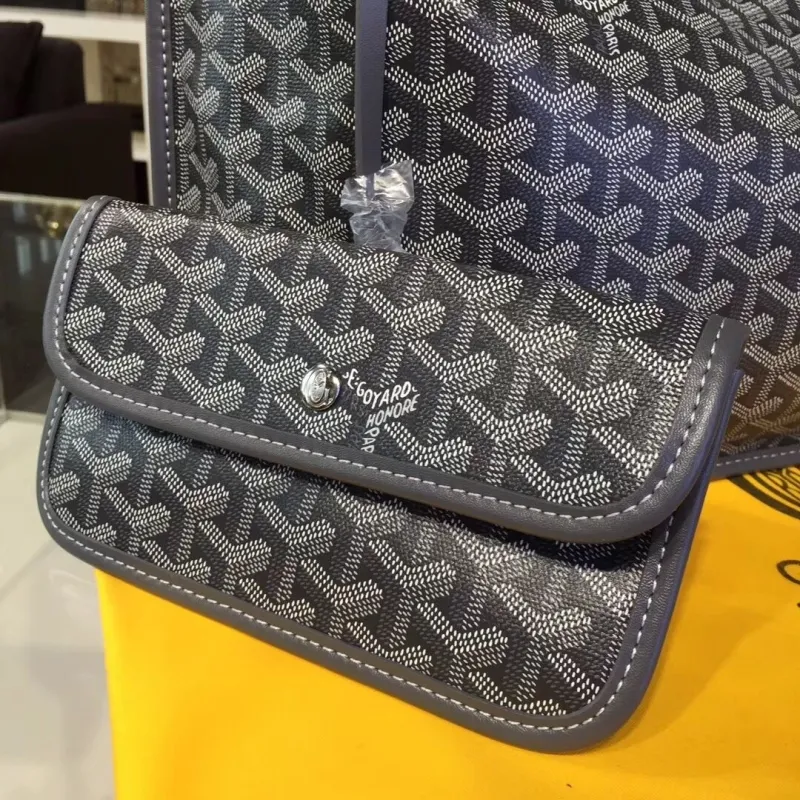Goyard Gray Tote Bag with Pouch - Image 6