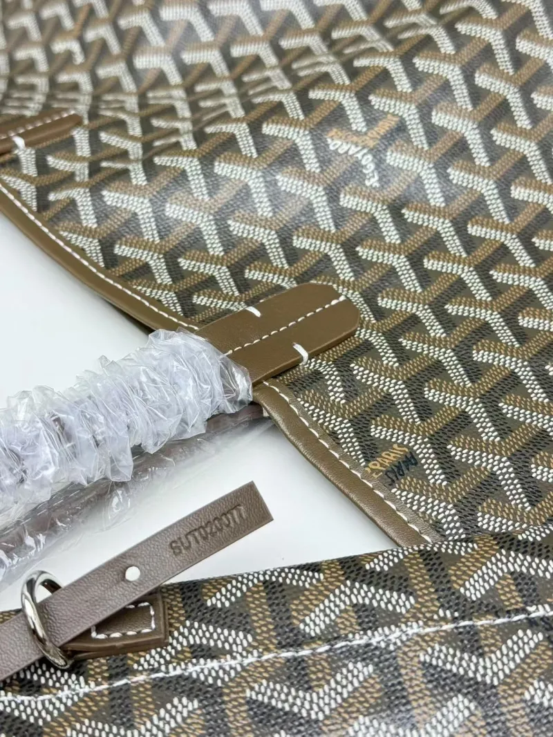 Goyard 388 Olive Tote Bag with Pouch - Image 7