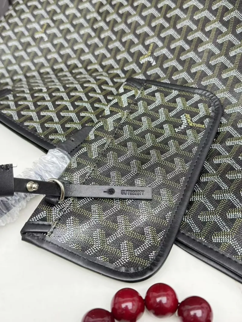 Goyard Black Tote Bag with Small Pouch - Image 8
