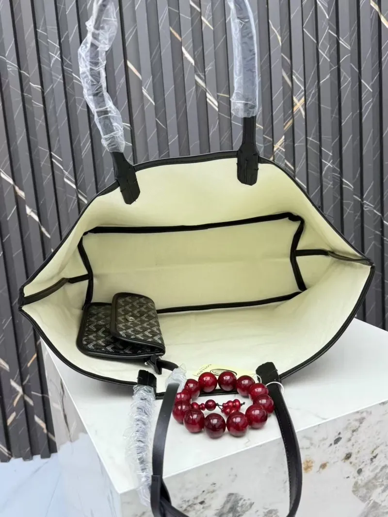Goyard Black Tote Shopping Bag with Pouch - Image 8