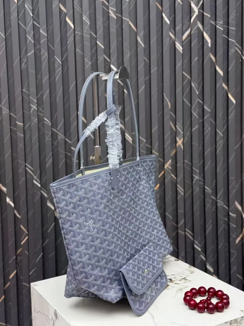 Goyard Gray Tote Bag with Pouch - Image 3