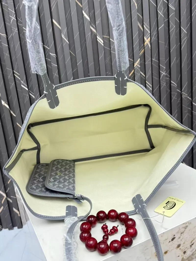 Goyard Gray Tote Bag with Pouch - Image 4