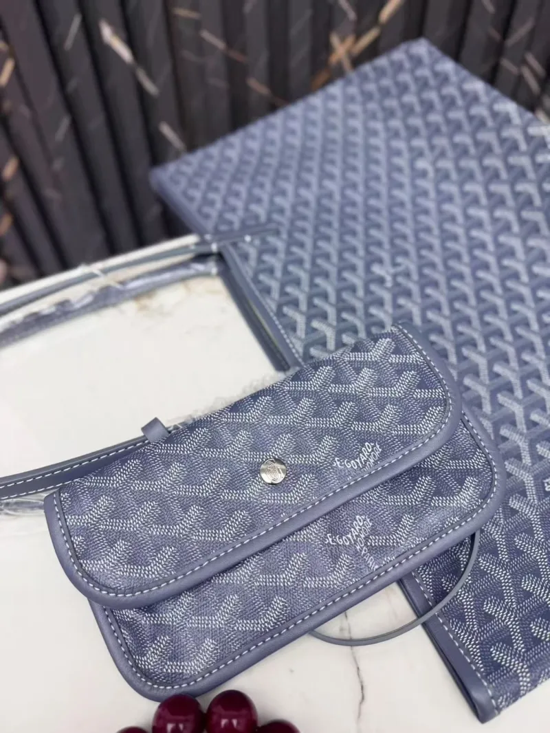 Goyard Gray Tote Bag with Pouch - Image 5