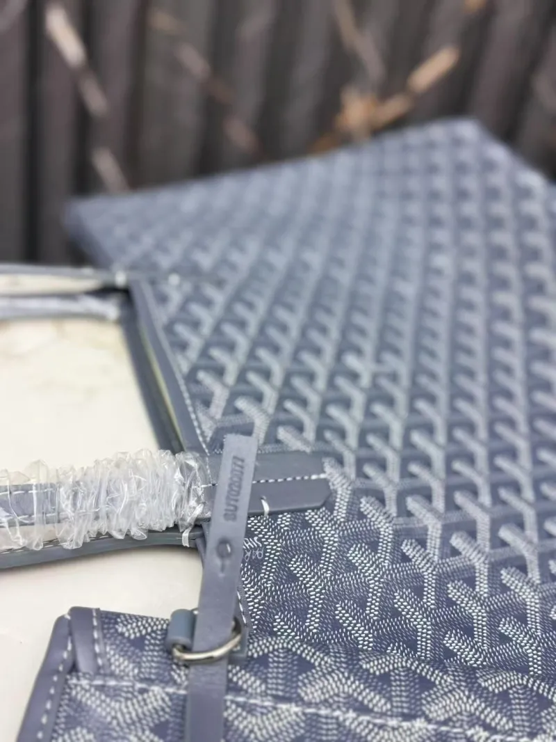 Goyard Gray Tote Bag with Pouch - Image 7