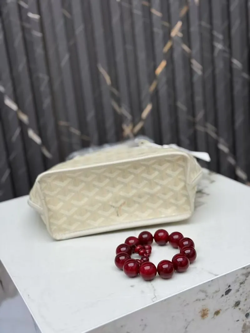 Goyard Beige Tote Bag with Small Pouch - Image 4