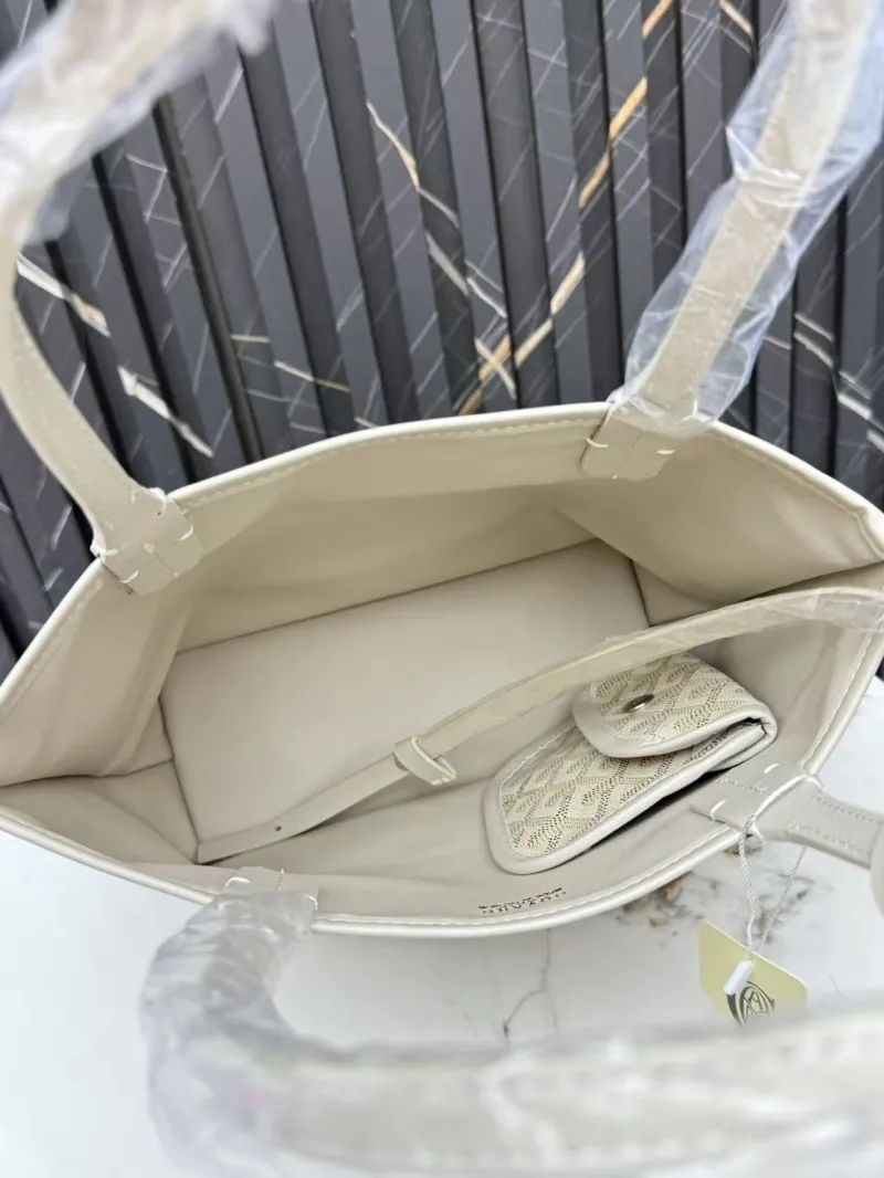 Goyard Beige Tote Bag with Small Pouch - Image 5