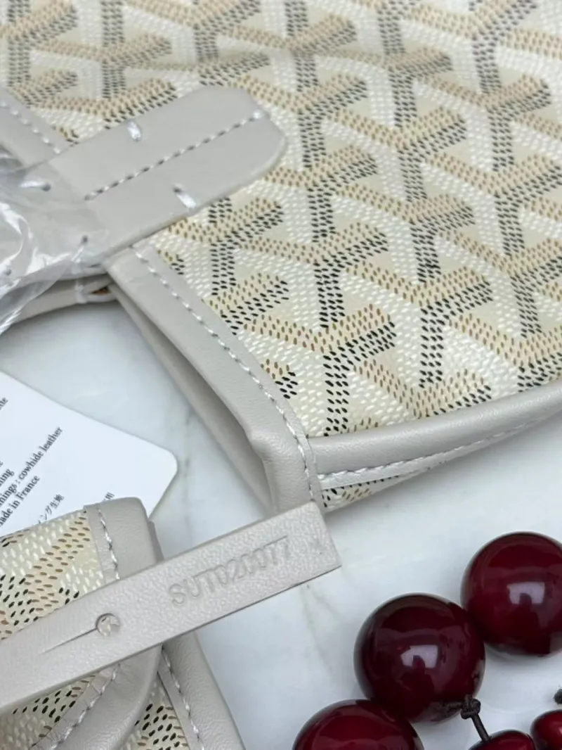 Goyard Beige Tote Bag with Small Pouch - Image 9