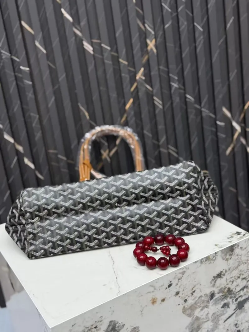 Goyard Dark Gray Tote Bag with Pouch - Image 4