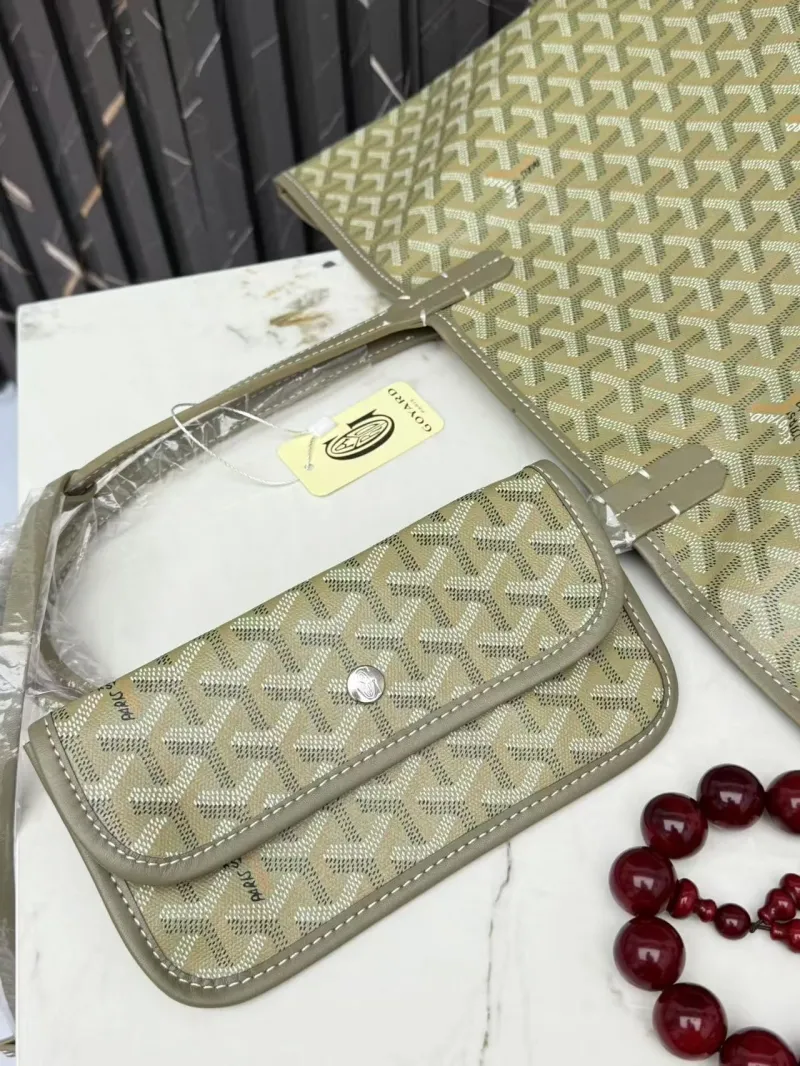 Goyard Light Green Tote Bag with Attached Pouch - Image 6