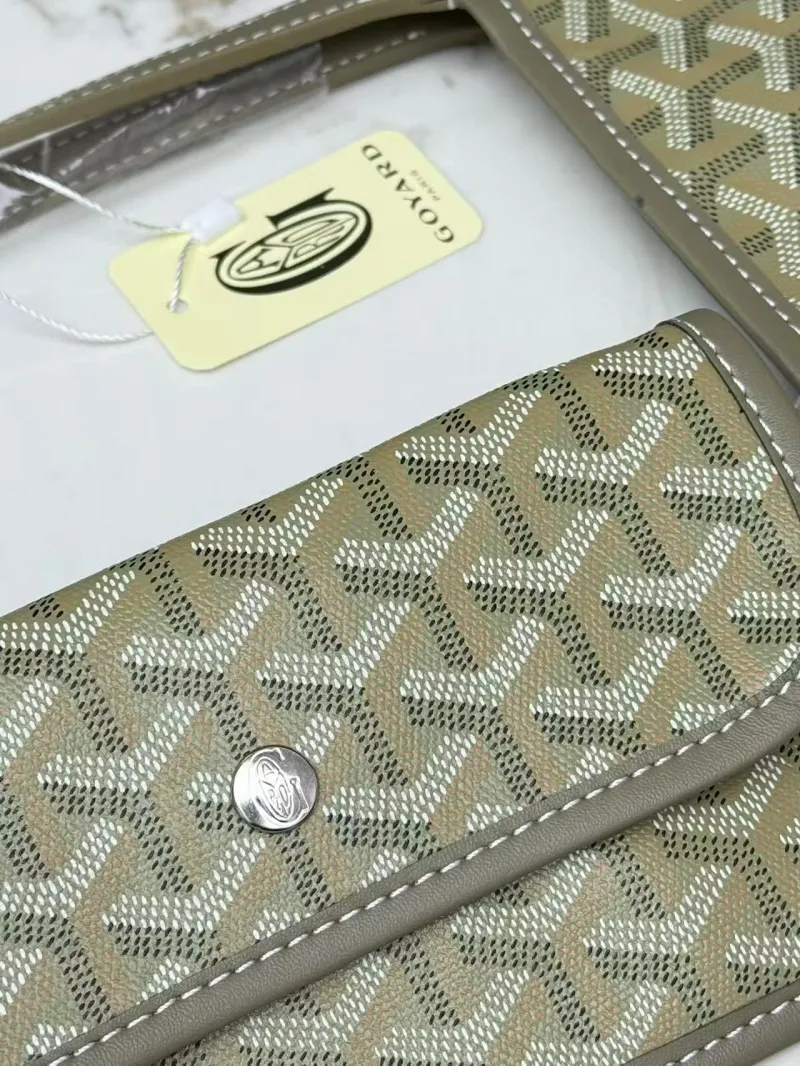 Goyard Light Green Tote Bag with Attached Pouch - Image 7