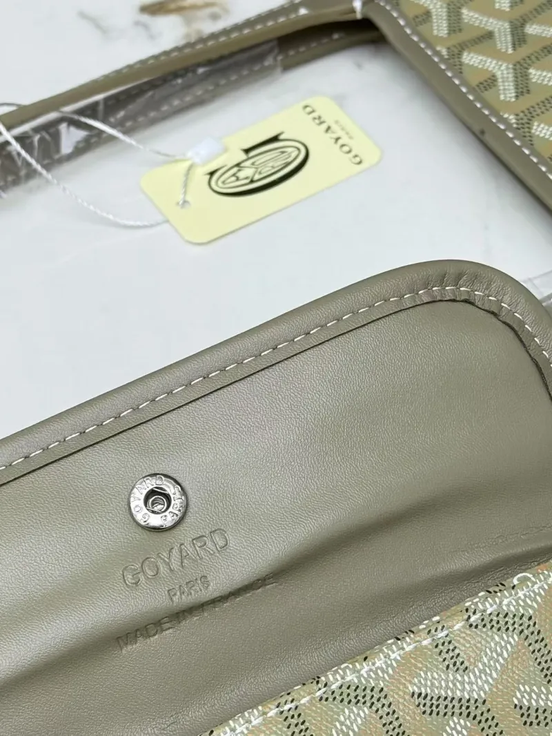 Goyard Light Green Tote Bag with Attached Pouch - Image 8