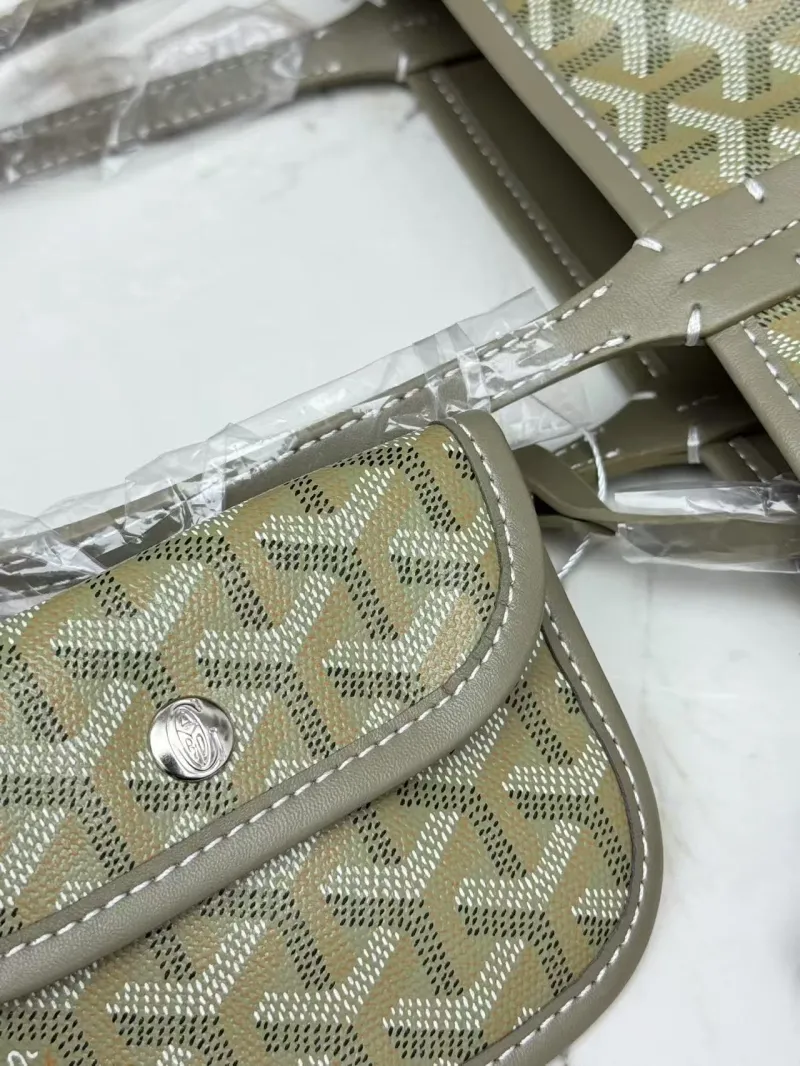 Goyard Light Green Tote Bag with Mini Pouch - Image 6