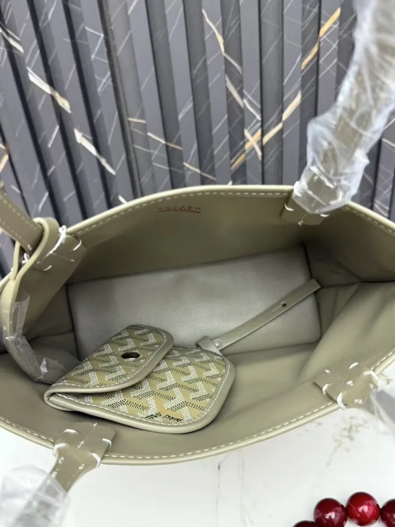 Goyard Light Green Tote Bag with Mini Pouch - Image 7