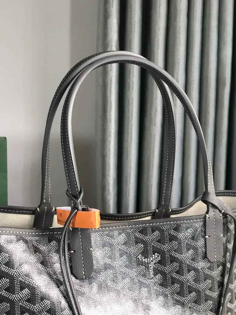 Goyard Gray Tote Bag with Pouch - Image 5