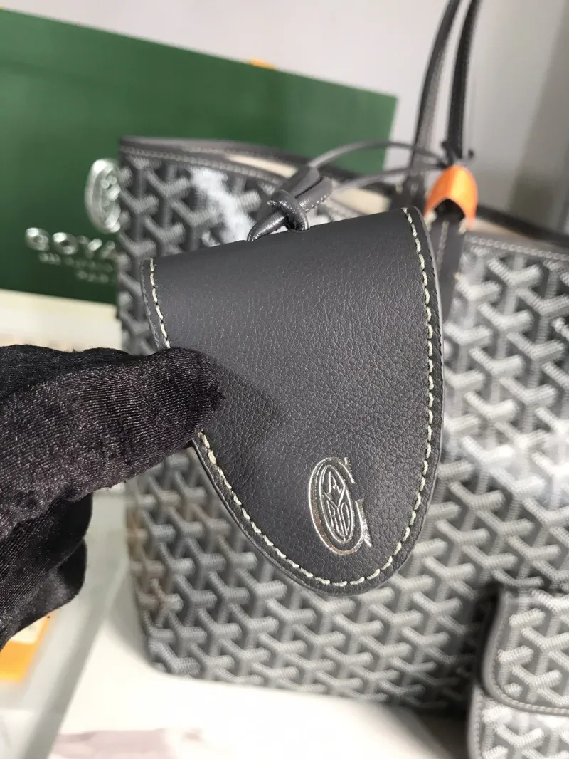 Goyard Gray Tote Bag with Pouch - Image 6