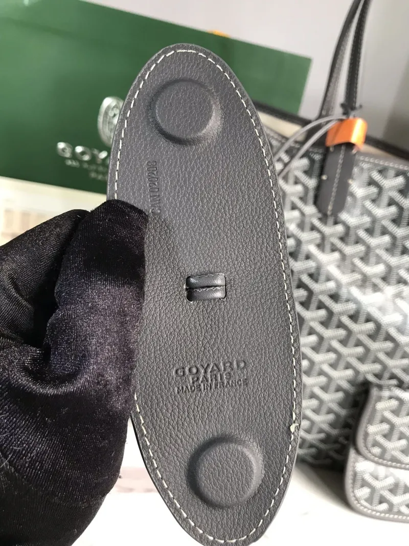 Goyard Gray Tote Bag with Pouch - Image 7