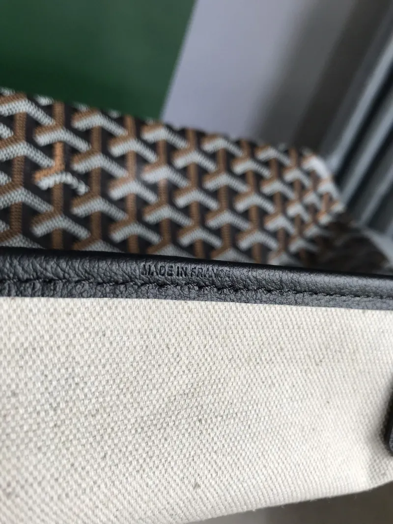 Goyard Black Tote Bag with Pouch - Image 8