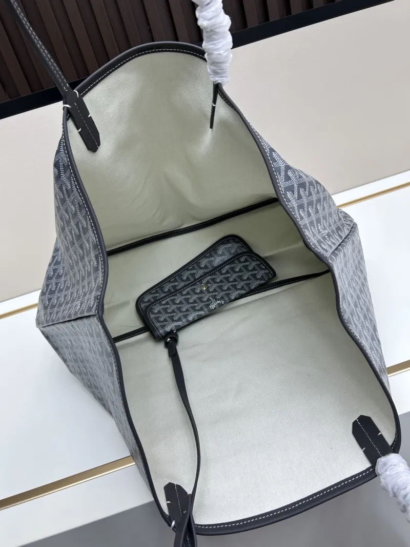 Goyard Gray Large Tote Bag with Pouch - Image 8