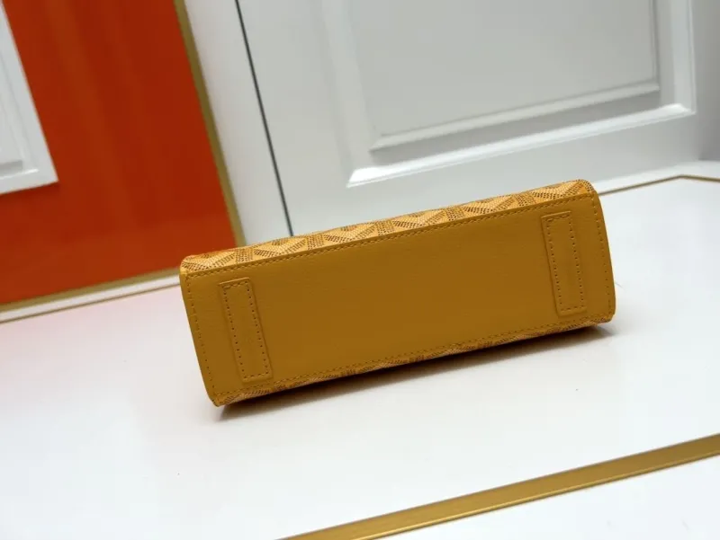 Goyard Yellow Chain Shoulder Bag 2256 25cm 20cm - Image 4