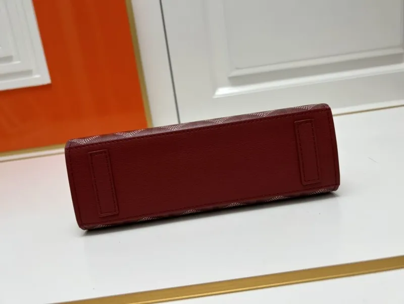 Goyard Burgundy Chain Shoulder Bag Large - Image 4