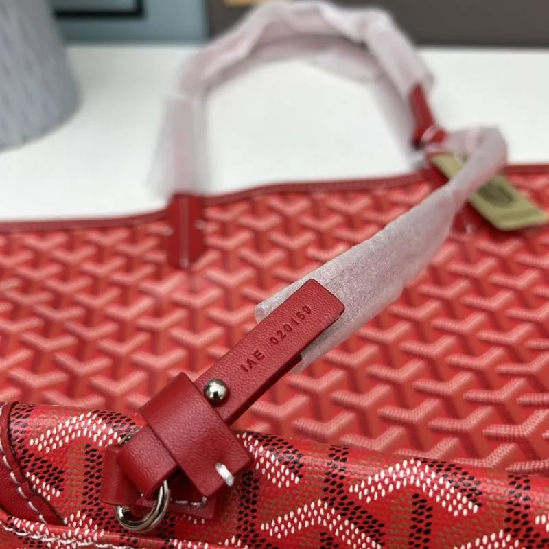Goyard Red Medium Tote Bag with Pouch - Image 6