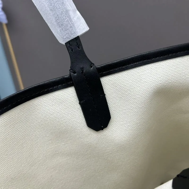 Goyard Medium Black Tote Bag with Pouch - Image 4